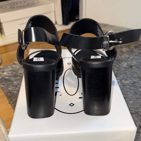 Steve Madden Black Chunky Heel Sandals - Picture 4 of 5